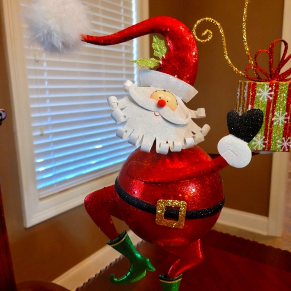 Pier 1  Santa Claus
